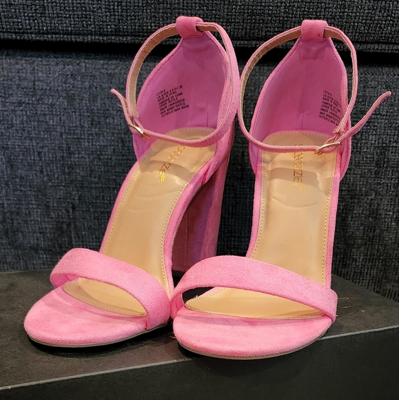((WIDE))Barbie pink ankle strap fuax suede chunk heel. - Picture 2 of 3